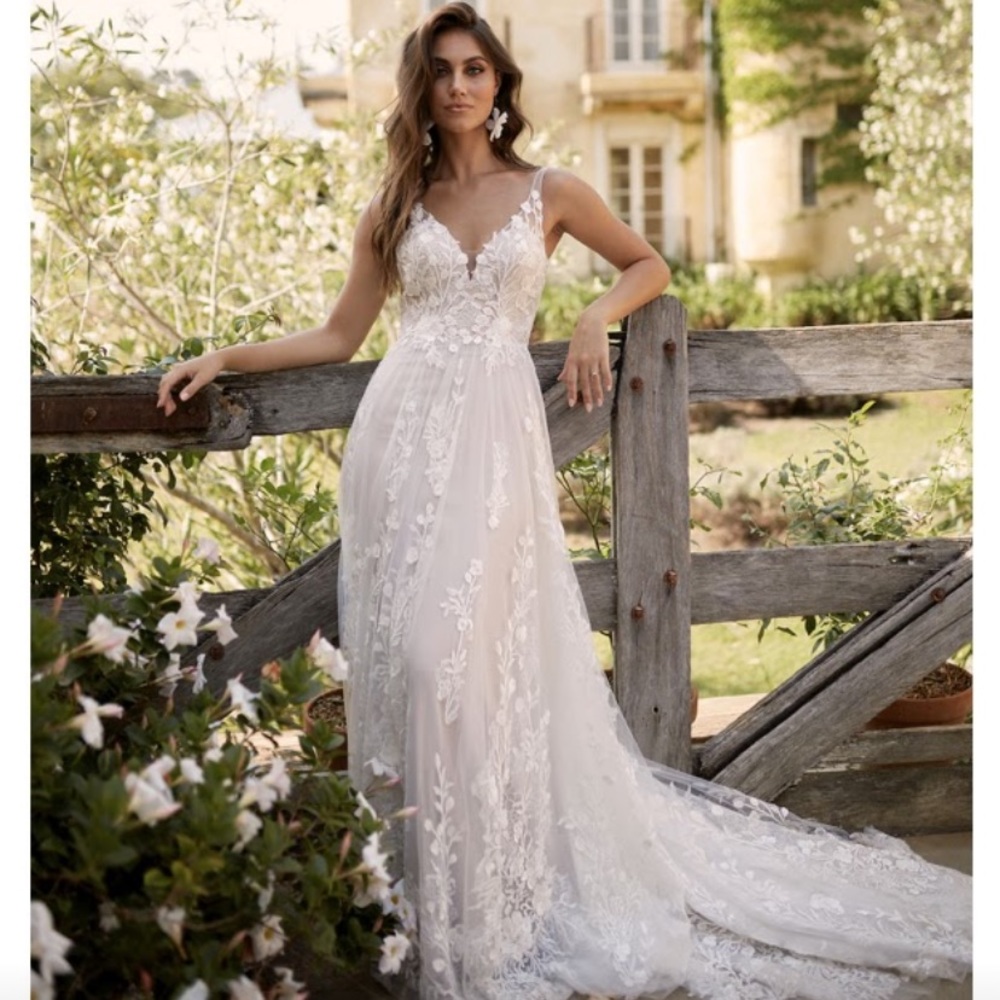 Madi Lane - Harper in Ivory/Ivory, US Size 6, Never sized, never worn